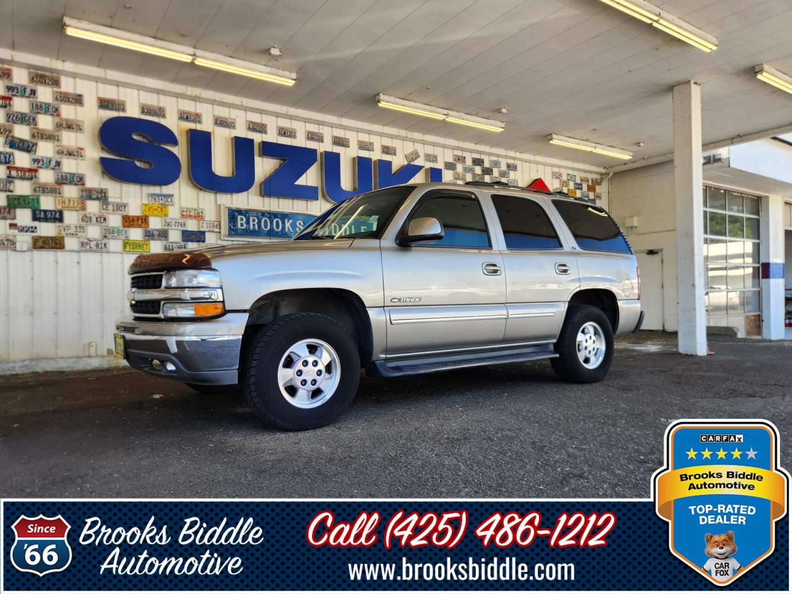 2001 Chevrolet Tahoe LT in Light Pewter Metallic — front three-quarter view